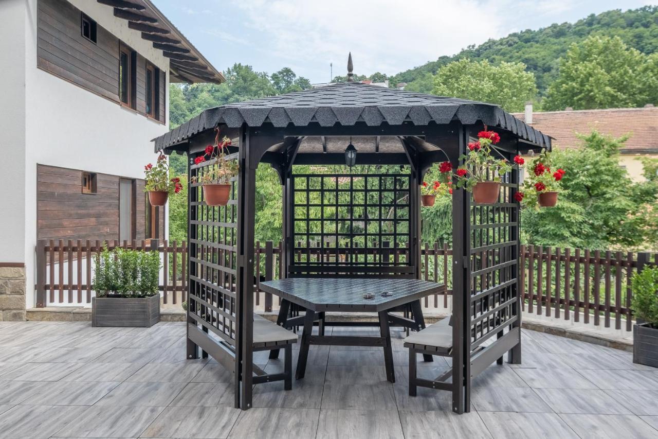 Tarnovgrad Apartments - Free Parking Veliko Tarnovo Kültér fotó